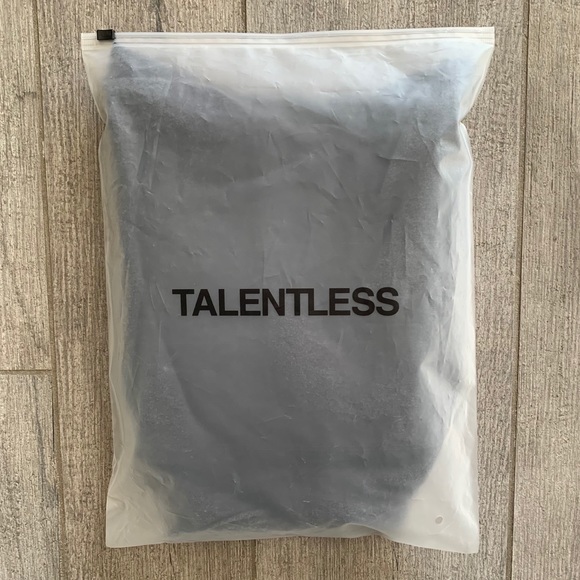 🔥🔥TALENTLESS - CROPPED HOODIE🔥🔥 - Picture 7 of 7